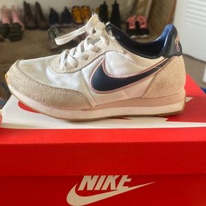 Nike girl sneakers size 11